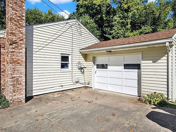 3rd image of 2711 Ironwood St