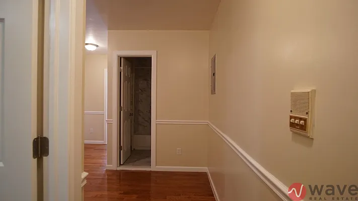 Rented by Wave Real Estate Group | media 11