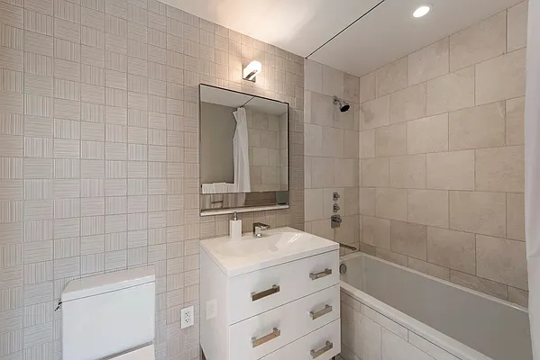 Sold by Nest Seekers International | media 10