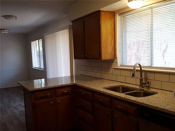 4th image of 2820 Golfing Green Dr
