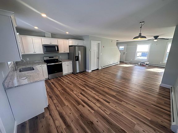 3rd image of 14 Twin Falls Dr