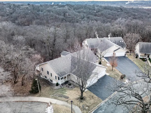 2145 Overlook Dr, Bloomington, MN 55431