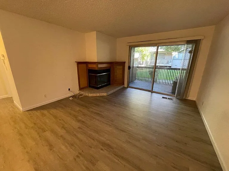472 Lancaster Ln — Photo 7
