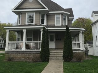 524 N Madison St #2, Woodstock, IL 60098
