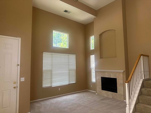 4th image of 406 Knollcrest Ave