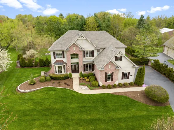 3818 Grand View Ct, Saint Charles, IL 60175