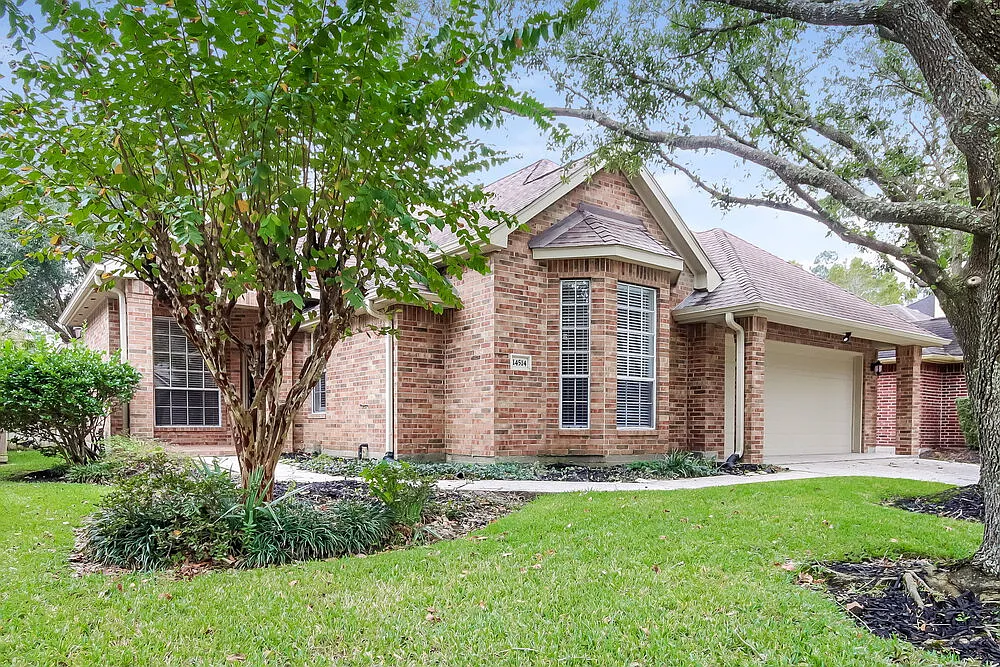 3 bed, 2.5 bath, 2472 sqft, $2,515 — Photo 1