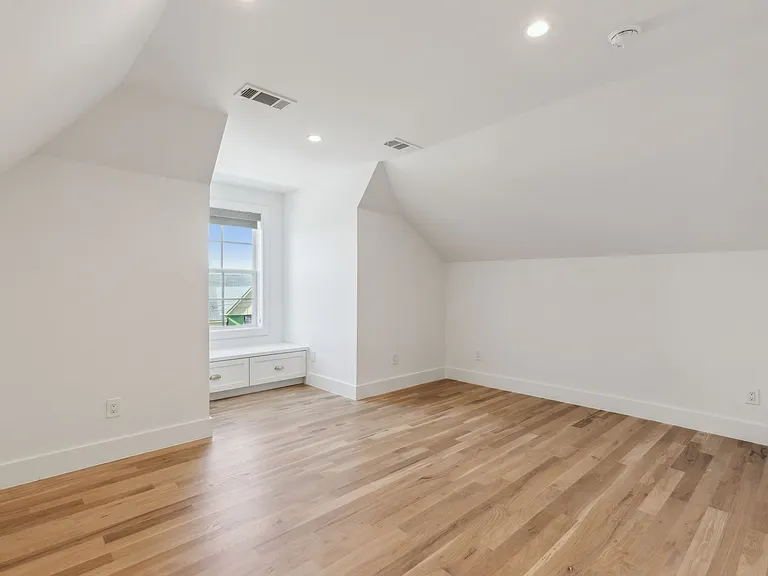 Bedroom 5, 3rd floor