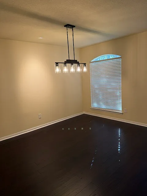 3 bed, 2.5 bath, 2205 sqft, $1,950 — Photo 2
