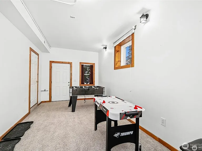 330 Keechelus Dr — Photo 20