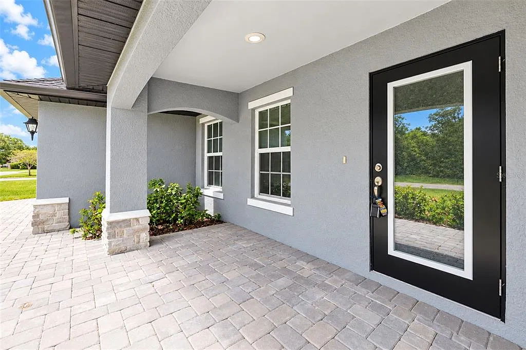 4 bed, 2.0 bath, 1829 sqft, $2,150 — Photo 2