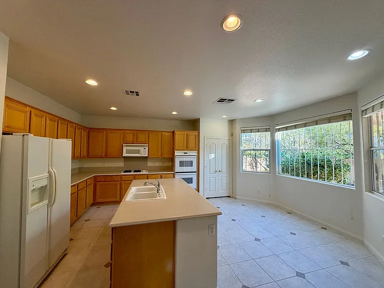 2736 Carolina Blue Ave — Photo 8