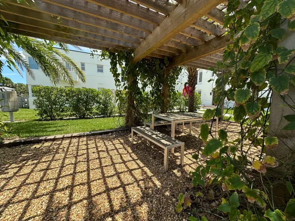 Ocean Reef Apartments, 220 5th Ave S #105, Jacksonville Beach, FL 32250