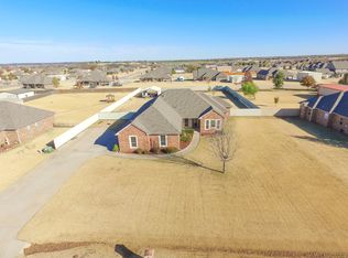 1712 Excaliber Dr, Tuttle, OK 73089
