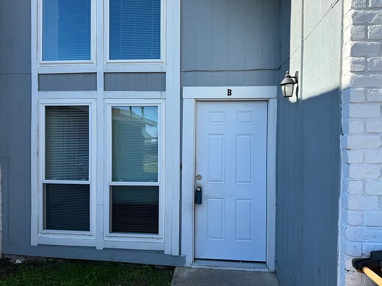 9508 Teasdale Ter #B — Photo 2