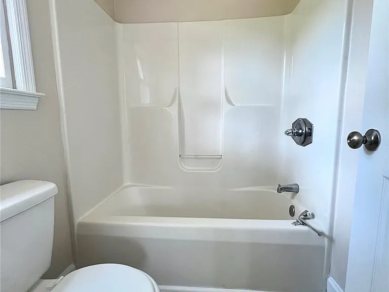 715 Ashburton Dr — Photo 22