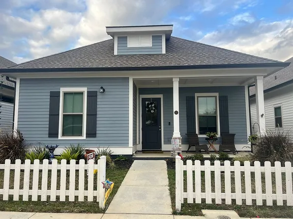 515 Dunbar Ct, Bay Saint Louis, MS 39520