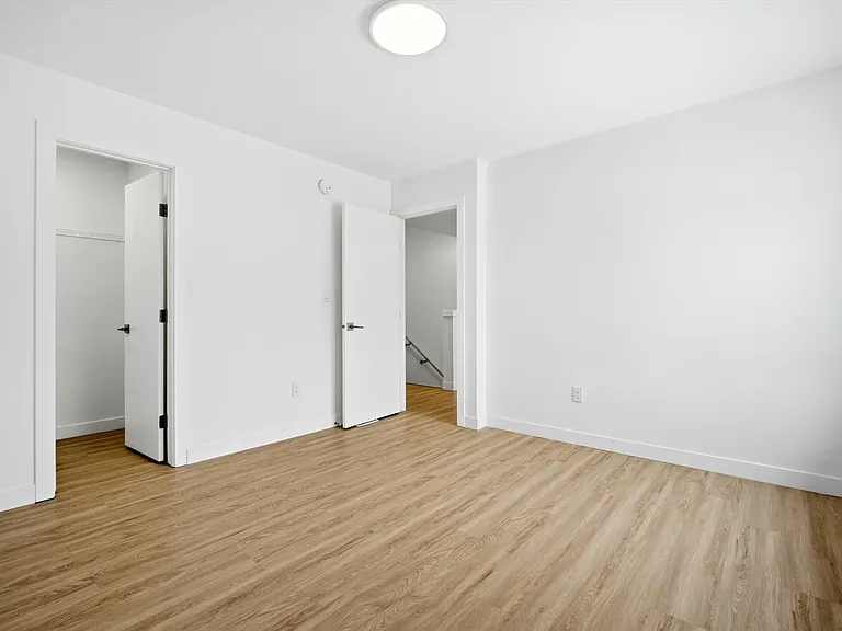 2 Villeneuve Blvd — Photo 8