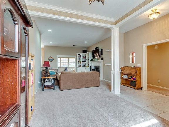 4th image of 7609 NW Castlerock Pl