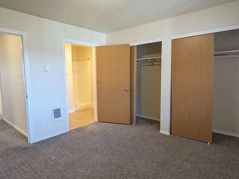 Wellesley Park Apartments — Photo 136