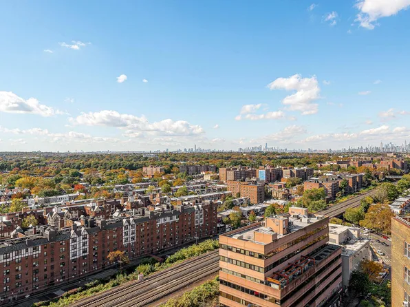 70-25 Yellowstone Boulevard image 1 of 29