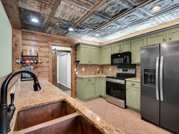 332 Leisure Ln, Waxahachie, TX 75165