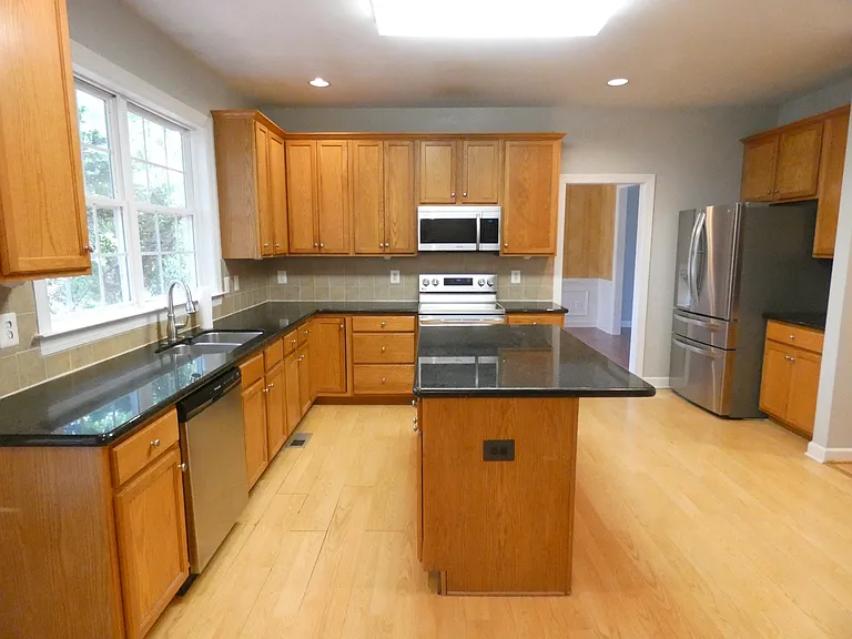 1203 Fairfax Woods Dr — Photo 9