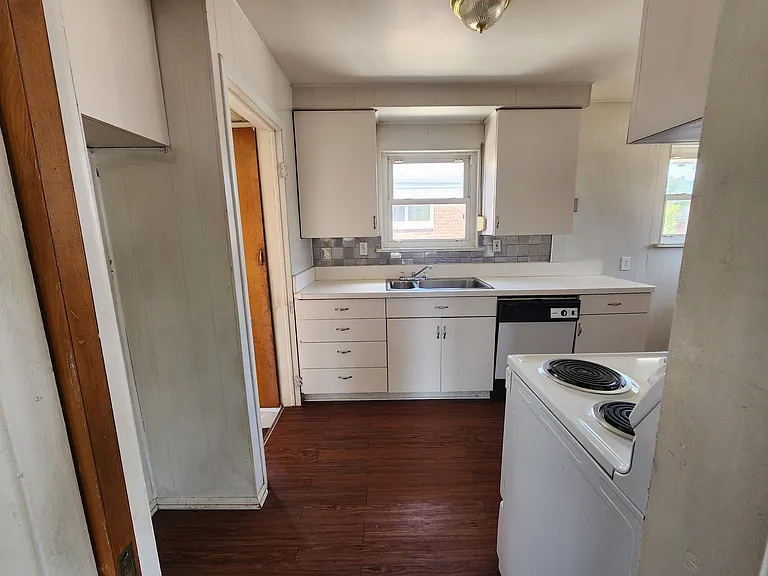 27605 Grant St — Photo 6
