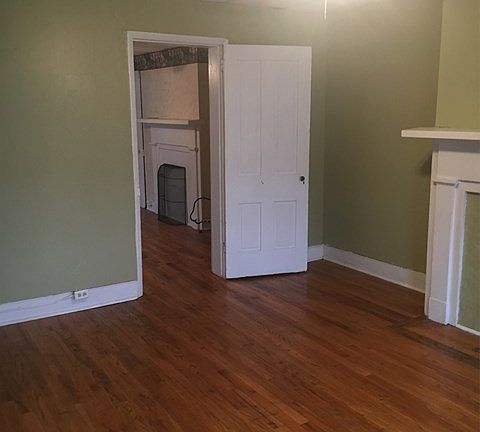 4th image of 318 W 2nd St