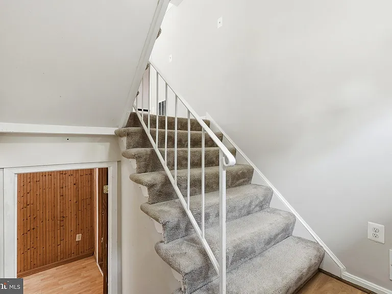 8031 Sleepy View Ln — Photo 6