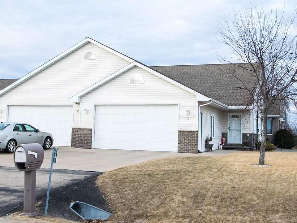 1st image of W5104 Blue Heron Ct