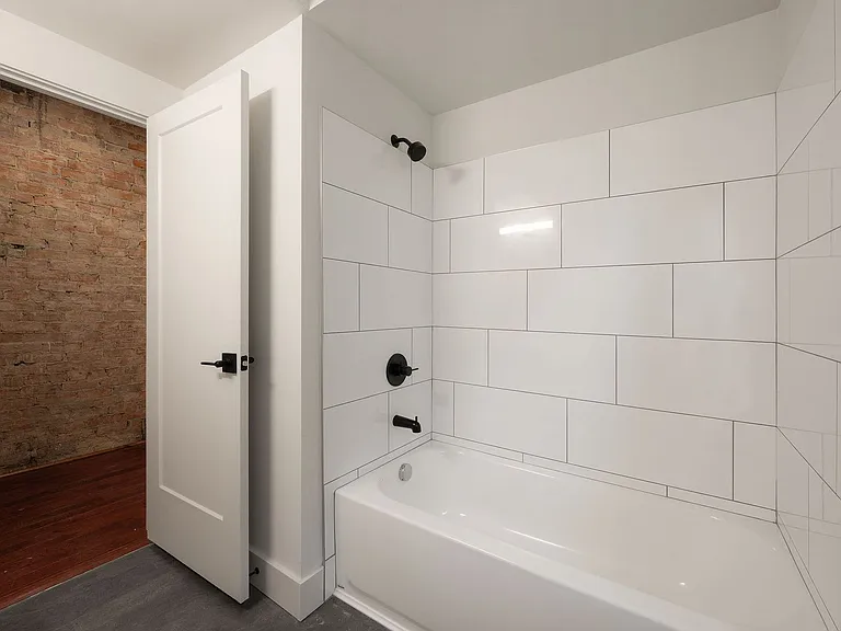 129-131 W Elder St — Photo 12