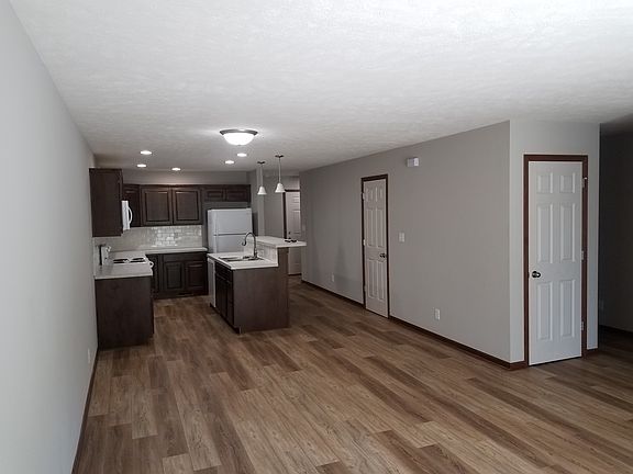 3rd image of 753 W C St