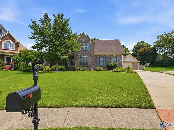 3rd image of 161 Redcliffe Dr