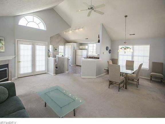 2nd image of 361 Vista Cir Unit 24A