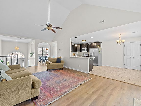 5th image of 1721 Apache Way