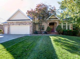 960 E Gaslight Dr, Springfield, MO 65810