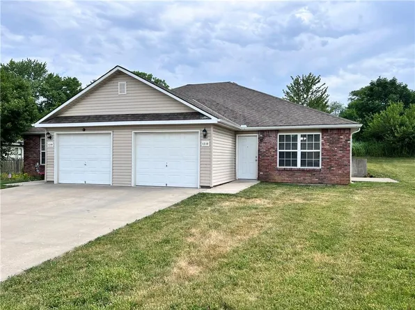 1208 Fall Meadow Ln #1210, Belton, MO 64012
