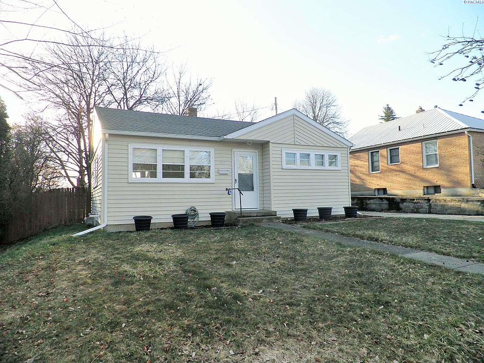 735 Nw Charlotte St Pullman Wa 99163 Zillow