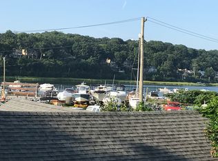 32 Ludlam Ave, Bayville, NY 11709