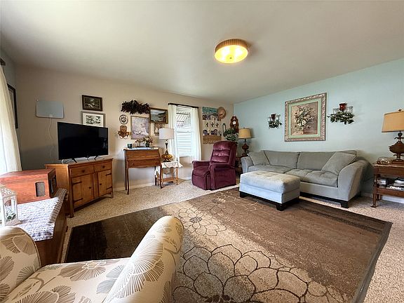 3rd image of 2311 Country Club Rd