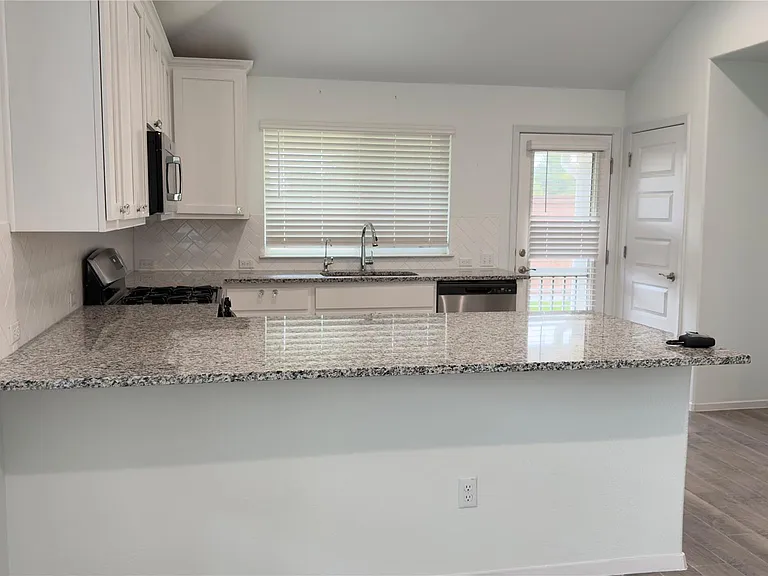 128 Riverhill Dr — Photo 11