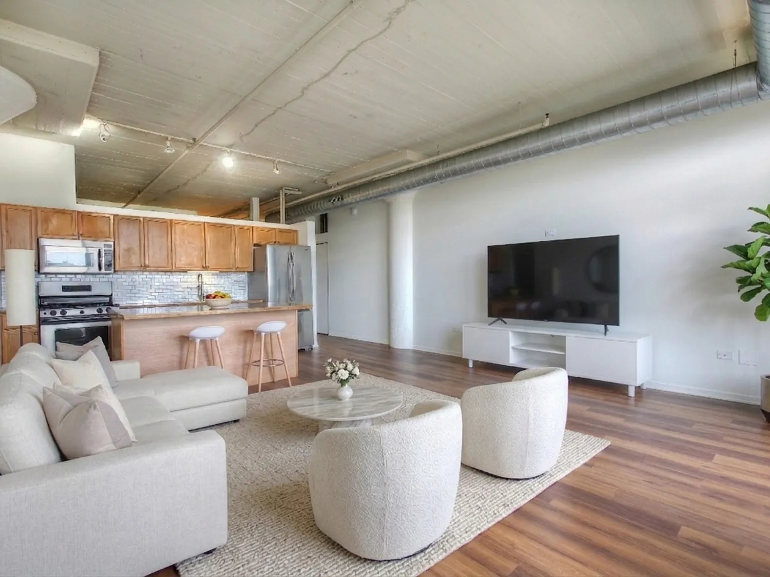 1 bed, 800 sqft, $2,550 — Photo 3