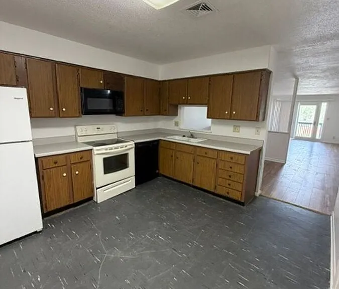 2113 Ottawa St #204C — Photo 12