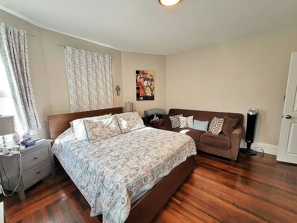 3 bed, 1000 sqft, $2,800 — Photo 2