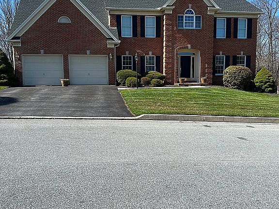 2nd image of 949 Sunny Hill Ln
