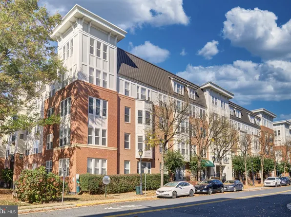 2665 Prosperity Ave APT 211, Fairfax, VA 22031