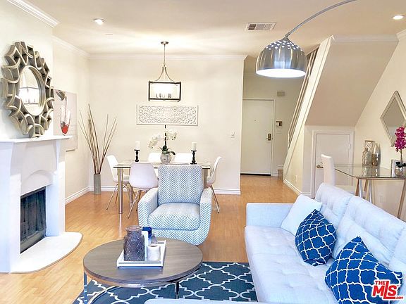 2nd image of 828 N Hudson Ave APT 208