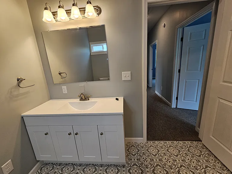 308 Hall St #B — Photo 9
