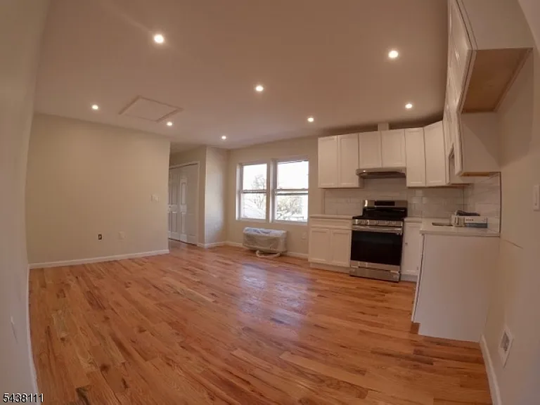 520 Bayway Ave — Photo 1
